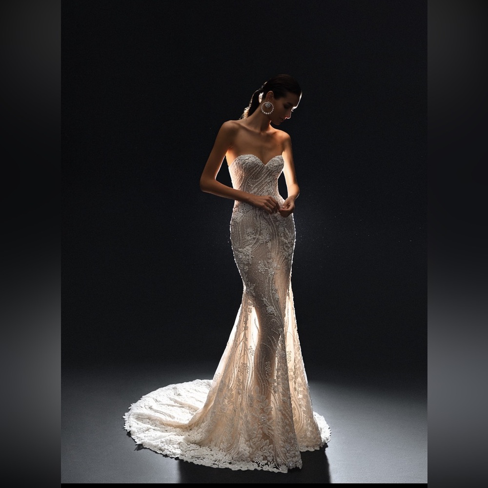 Elegant Strapless Ivory/Ivory Lace Gown Size 14